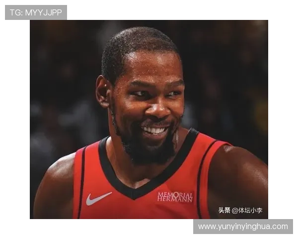 杜兰特表现稳定半场8投5中贡献11分5助攻助力球队争胜 杜兰特表现稳定半场8投5中贡献11分5助攻助力球队争胜